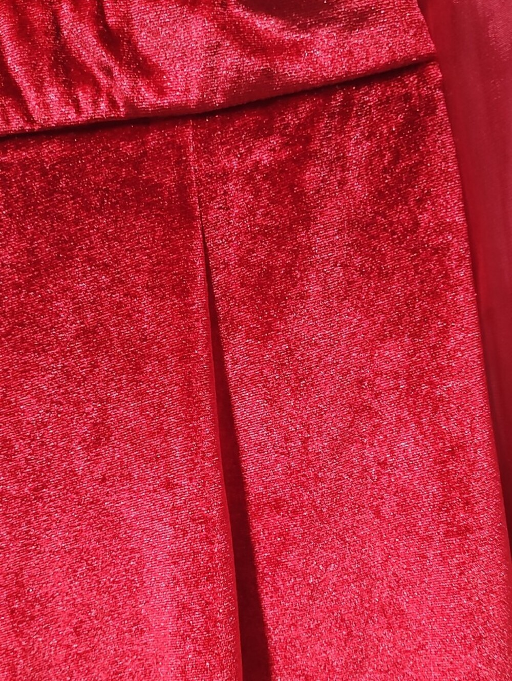 entro Red Velvet High-Rise Bermuda Shorts - Picture 10 of 15